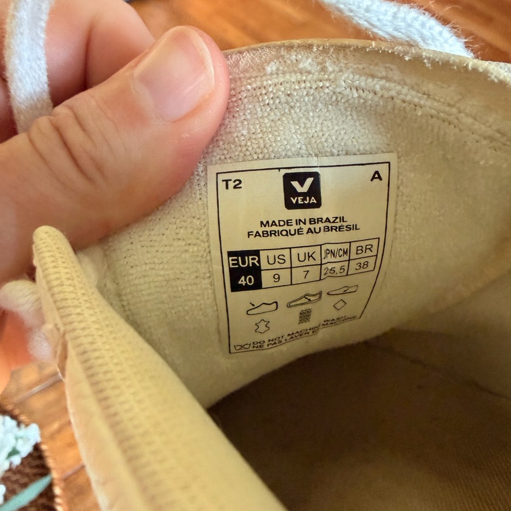 Veja Campo White Leather Sneakers | Size 9 - Picture 2 of 3